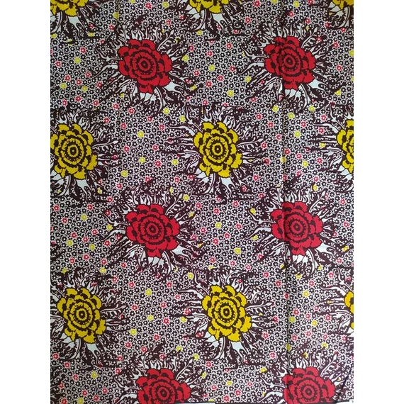 Piros rózsák afrikai textil