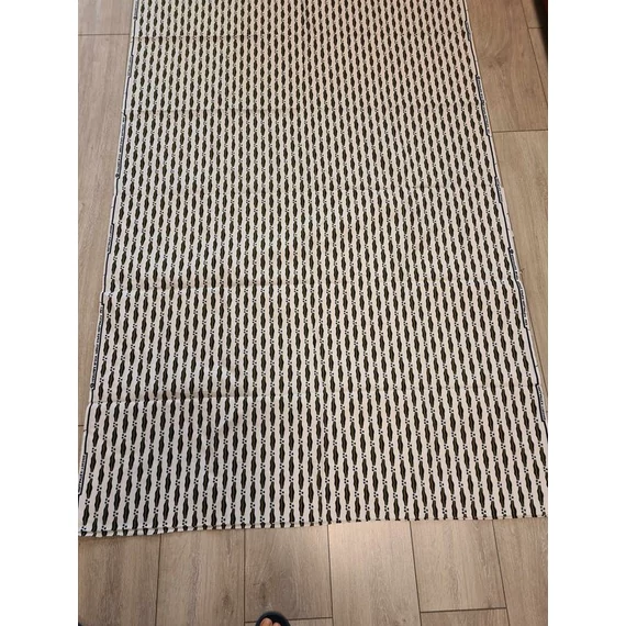 Fehér bajszos afrikai textil